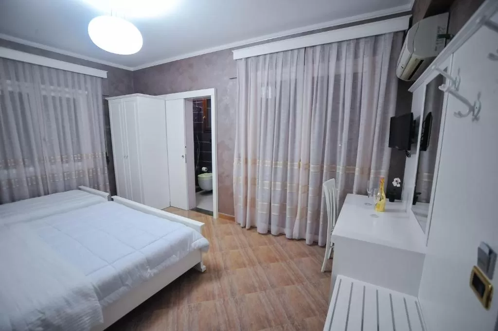 Basic triple room1.jpg